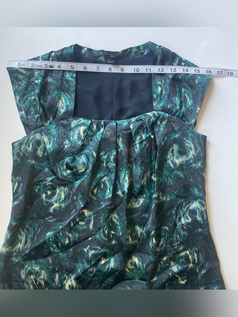 100% Silk Ann Taylor Top Dark Blue and Green Pattern - Picture 6 of 7